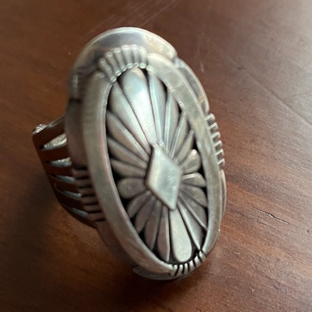 Sterling Navajo ring signed by acclaimed silversmith - Picture 4 of 5